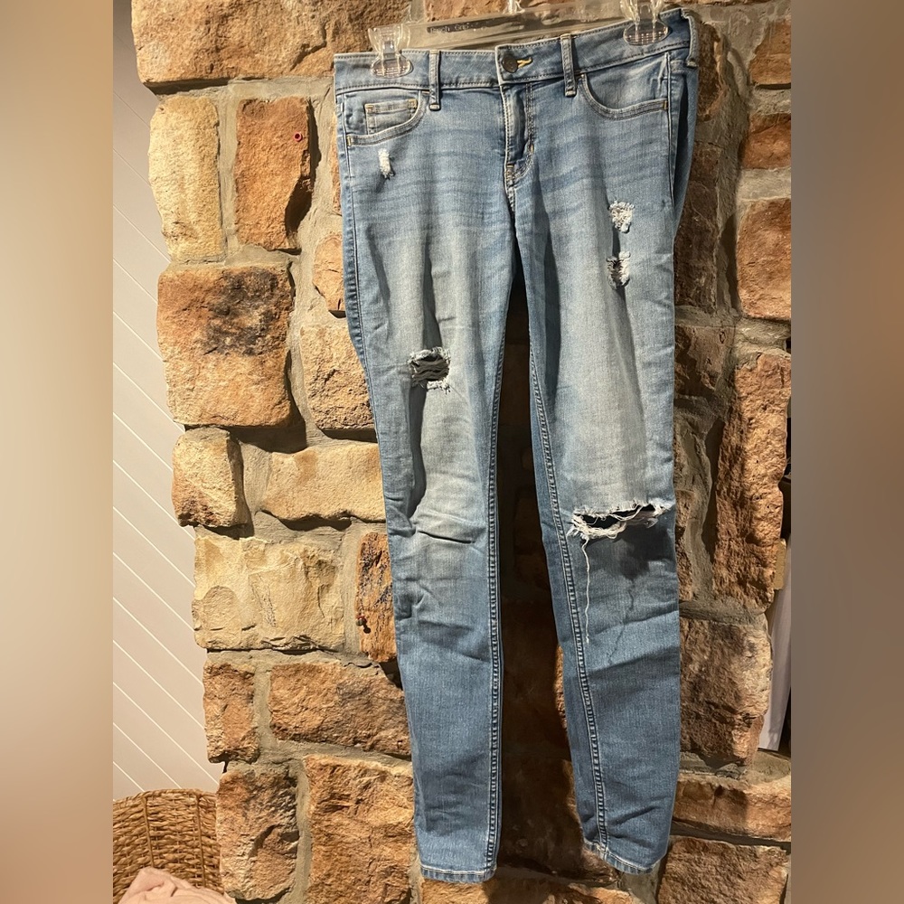 Hollister size 1 low rise skinny jeans
